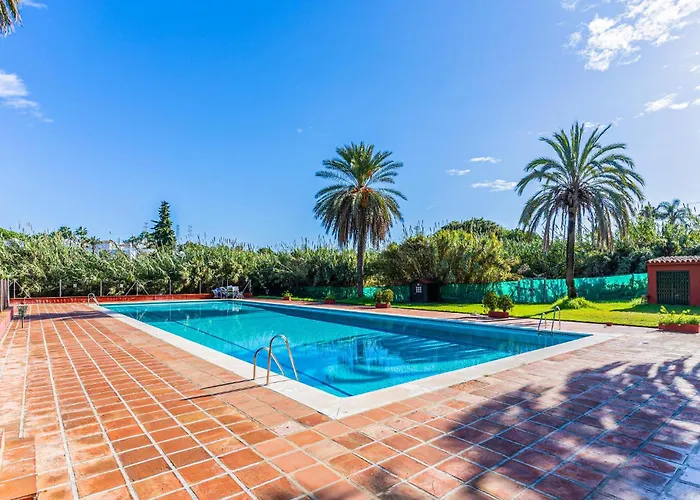 Nice Apartment In Estepona With Kitchen