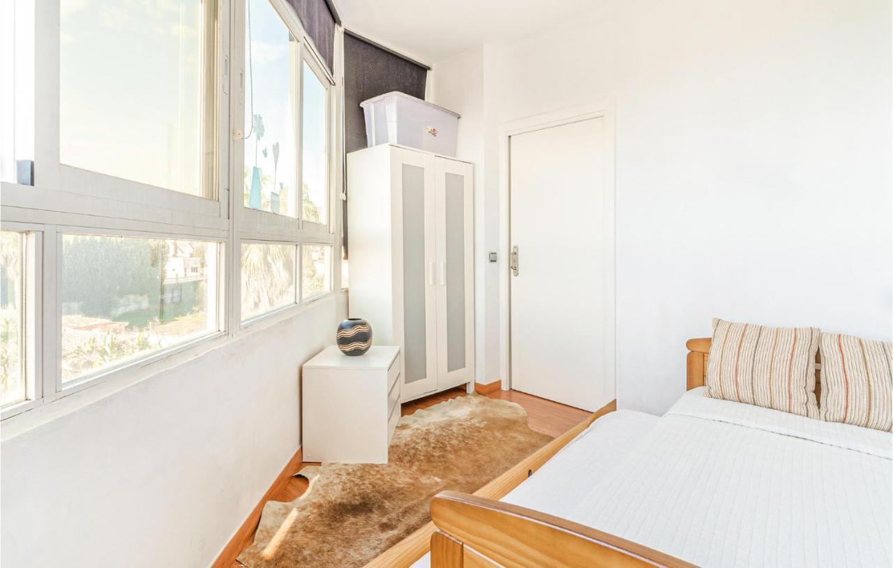 Apartment In With Kitchen *